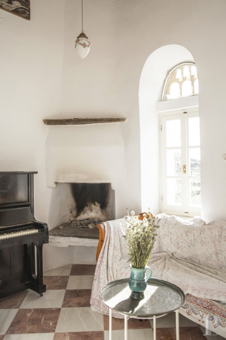 À Tinos, dans les Cyclades, une maison du 17e siècle tout de blanc vêtue - photo  n°7